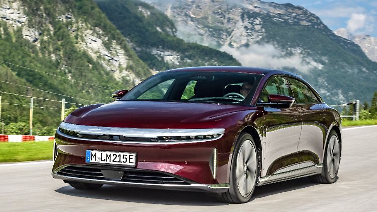 Die extrovertiert gestaltete Front des Lucid Air ist zunächst gewöhnungsbedürftig.