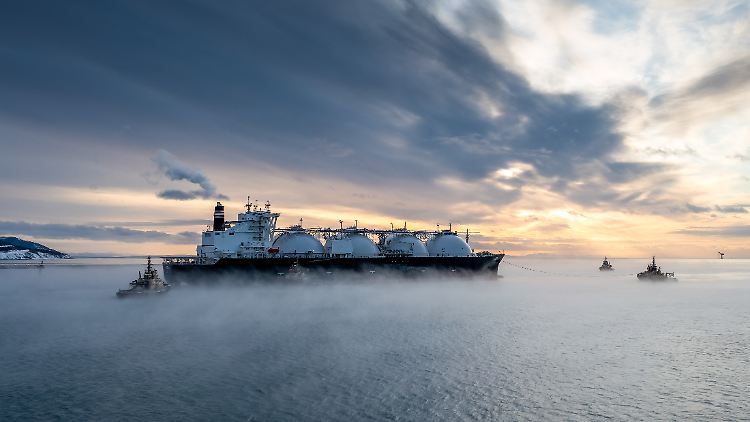 Während der Import per Pipeline aus Russland nach Europa stark zurückgegangen ist, sind die LNG-Einfuhren gestiegen.