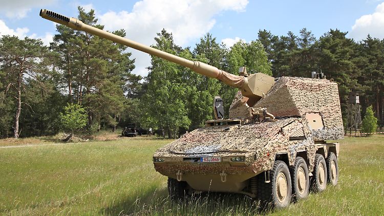 Kombination aus Panzerhaubitze 2000 und Boxer-Radpanzer: Das RCH 155.
