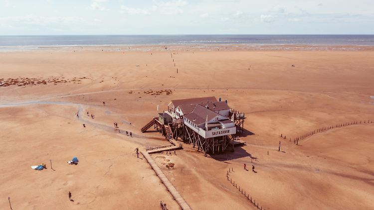 "Salt & Silver am Meer" beeindruckt mit einem acht Meter hohen Pfahlbau und einer einmaligen Strandküche.