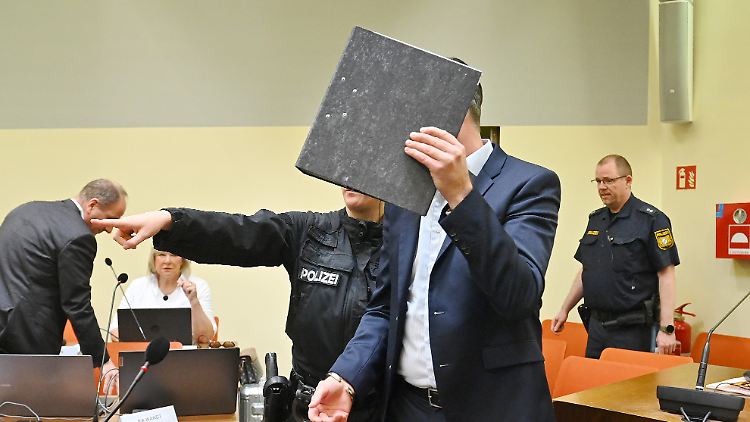 Der Anwalt des Beschuldigten G. sagte, sein Mandant habe sich von der "Sache" distanziert. 
