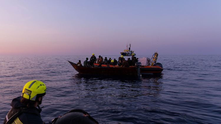 Hätte es 2023 für die Routen nach Spanien und Italien Abkommen wie das von 2016 mit der Türkei gegeben, dann wären deutlich weniger Migranten nach Europa gekommen, sagt Gerald Knaus. "Und die Zahl der Toten wäre nicht 3900, sondern 140 gewesen."