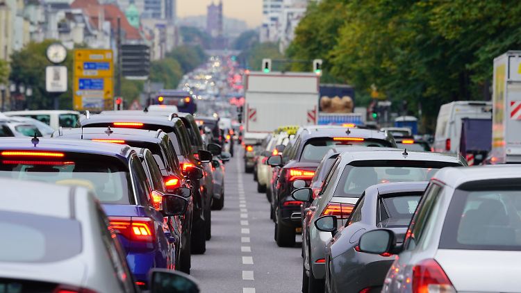 Das Fußball-EM-Spiel am Freitag dürfte auch in Berlin für zähen Verkehr sorgen.