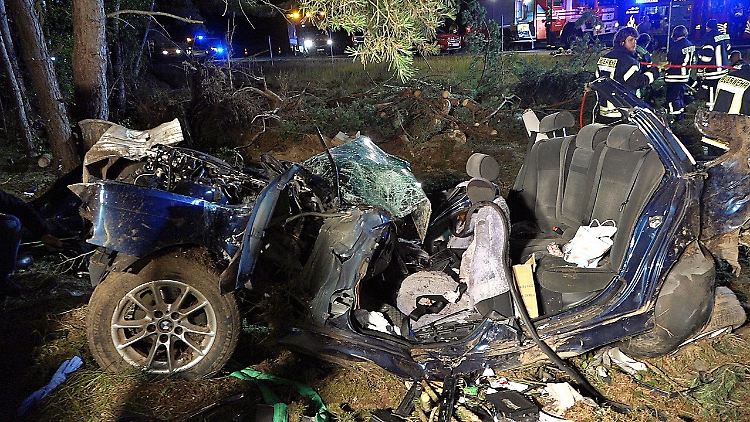 Ein Gutachter soll jetzt feststellen, wie schnell der Fahrer zum Unfallszeitpunkt unterwegs war. 