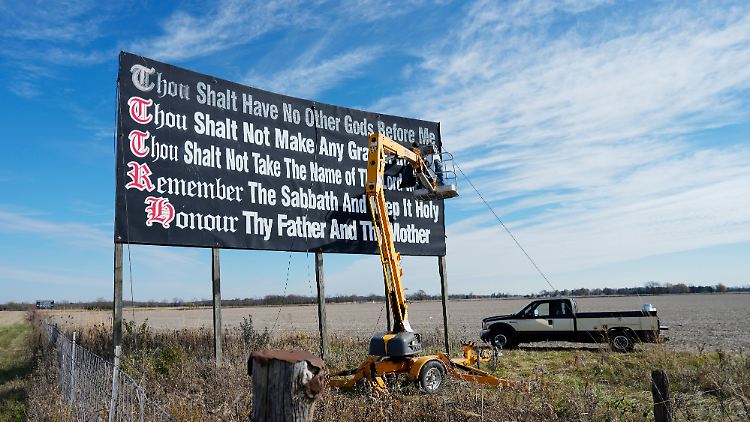 Ab nächstem Jahr müssen die Zehn Gebote in jedem staatlichen Unterrichtsraum in Louisiana ausgeschildert sein. Hier stehen sie an einer Straße in Ohio.