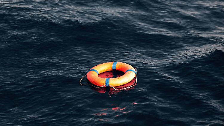 Seenotrettung von Bootsflüchtlingen vor der libyschen Küste