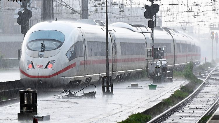 Die Bahn hat bei Siemens neue ICE-Züge bestellt. Doch der Nachschub könnte sich nun verzögern. 
