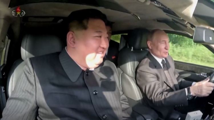 Putin Kim.JPG