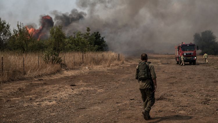 Drohnen- und Raketenangriffe aus dem Libanon verursachen immer wieder Brände in Israel. 