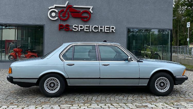 Kann das Oberklasse sein? Mit einer Länge von 4,86 Metern fällt der E23 von BMW selbst damals mickrig aus. Mercedes ging 1980 bereits auf fünf Meter.