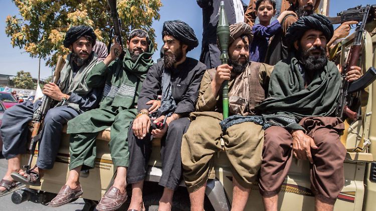 Die Taliban wollen diplomatische oder zumindest konsularische Kontakte mit westlichen Staaten aufnehmen, sagt Afghanistan-Experte Thomas Ruttig. Dafür würden sie auch über Abschiebungen reden. 