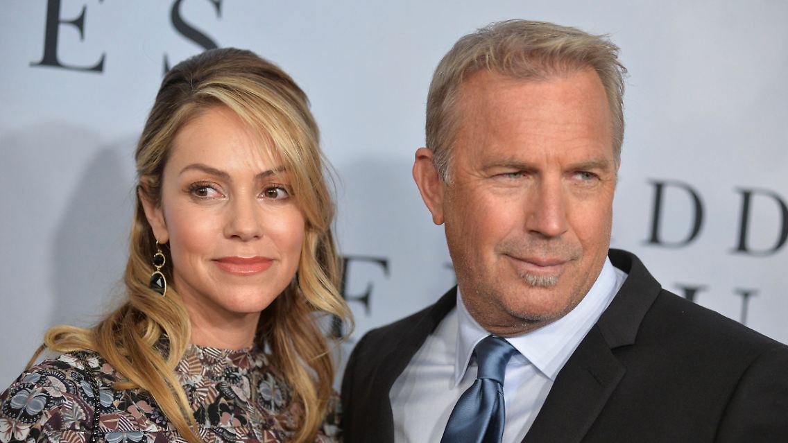 Kevin Costner gab vergangenes Jahr das Ende seiner Ehe mit Christine Baumgartner nach 18 Jahren bekannt. Nun hofft er, bald wieder dieses "gute Gefühl" des Verliebtseins erleben zu können.