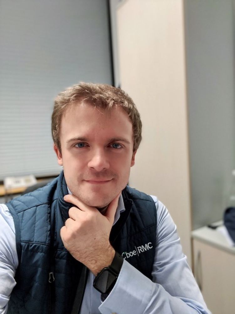 Holger Graf ist Professor für Allgemeine Betriebswirtschaftslehre, insbesondere Finanzmanagement an der HfWU Nürtingen. Er arbeitete mehrere Jahre bei der Investmentbank Goldman Sachs und ist wöchentlich im Podcast "Marktgeflüster" zu hören.
