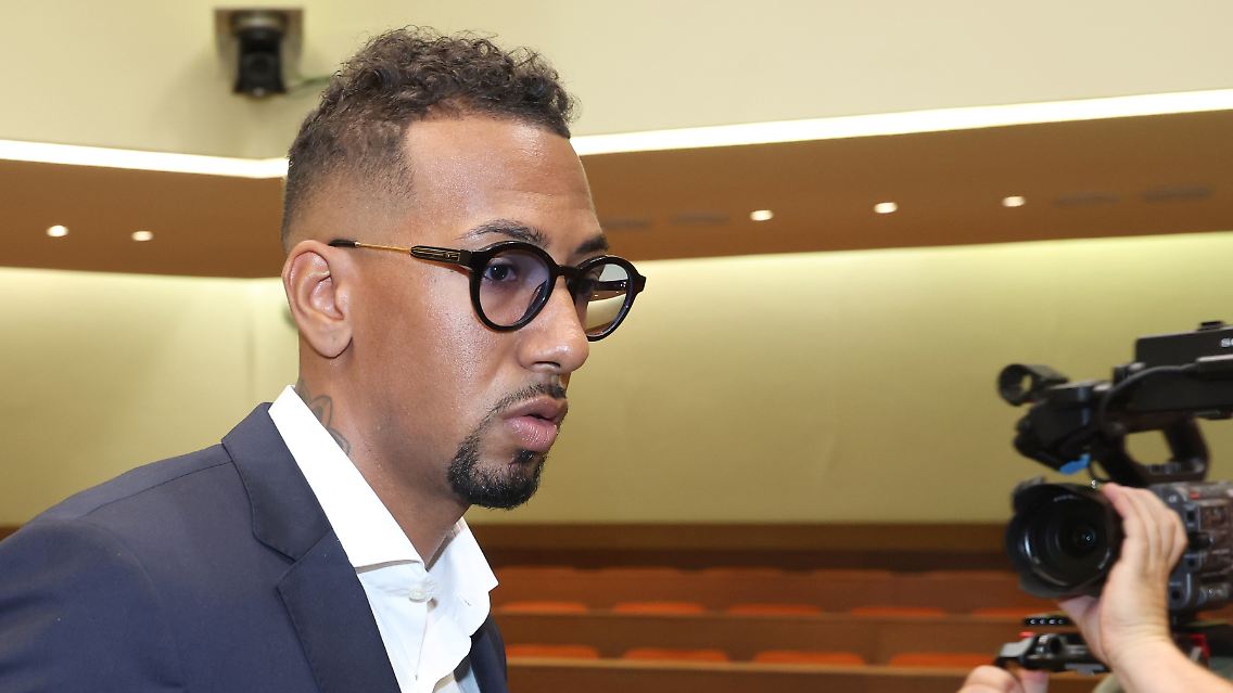 Das Verfahren gegen Jérôme Boateng zieht sich schon lange hin. Der ehemalige Verteidiger des FC Bayern München ist gerade vom italienischen Club US Salernitana zum Linzer ASK in Österreich gewechselt.