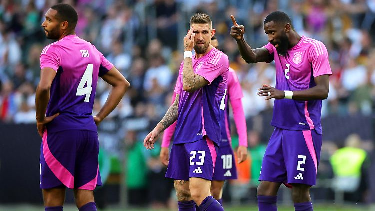 Jonathan Tah und Antonio Rüdiger sind das unumstrittene Chef-Duo in der deutschen Innenverteidigung, auch "Verteidigungsmonster" genannt. Da kann Robert Andrich nur noch gucken.