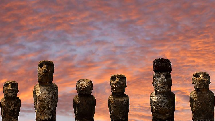 Die Osterinsel ist für ihre geheimnisvollen Moai-Steinstatuen weltbekannt.