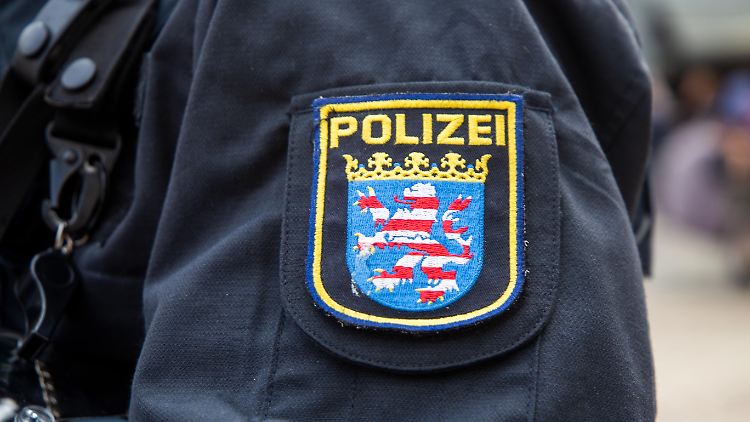 Die Beamten nahmen die Verdächtigen in Frankfurt am Main fest.