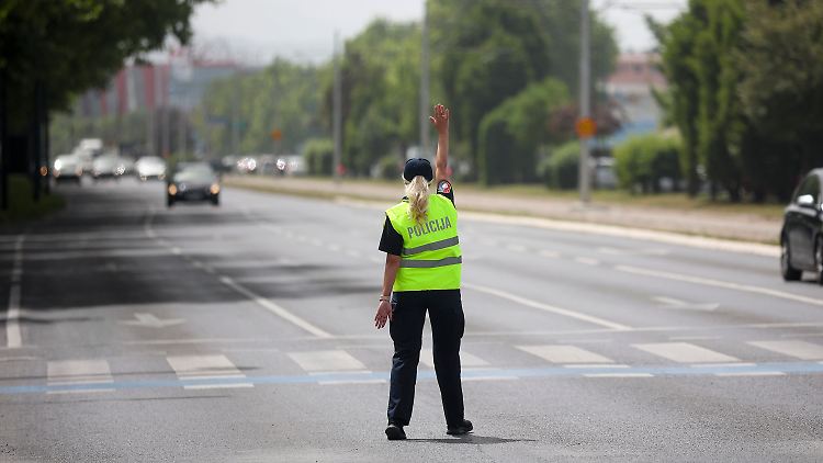 In Sarajevo übernahmen beim Stromausfall wieder Polizisten die Verkehrsregelung.