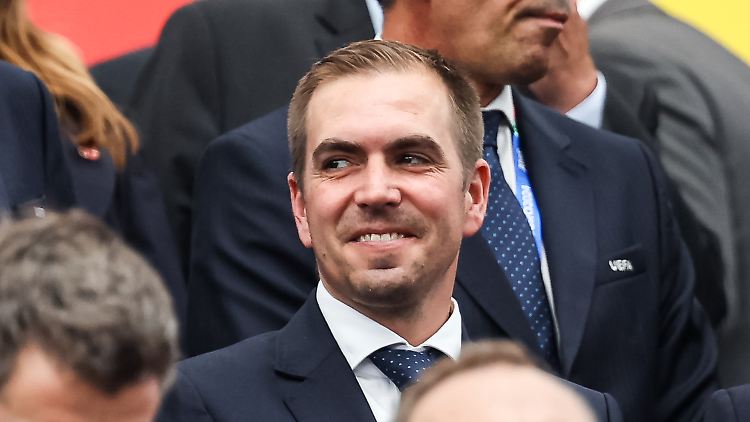 Bei der EM läuft nicht alles ganz glatt. Das hat auch Philipp Lahm zu spüren bekommen. Trotzdem gibt er sich zufrieden.