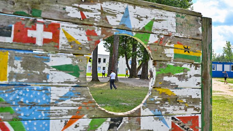 Asylbewerberunterkunft in Brandenburg: Grüne und SPD widersprechen den Ministerpräsidenten der Länder.