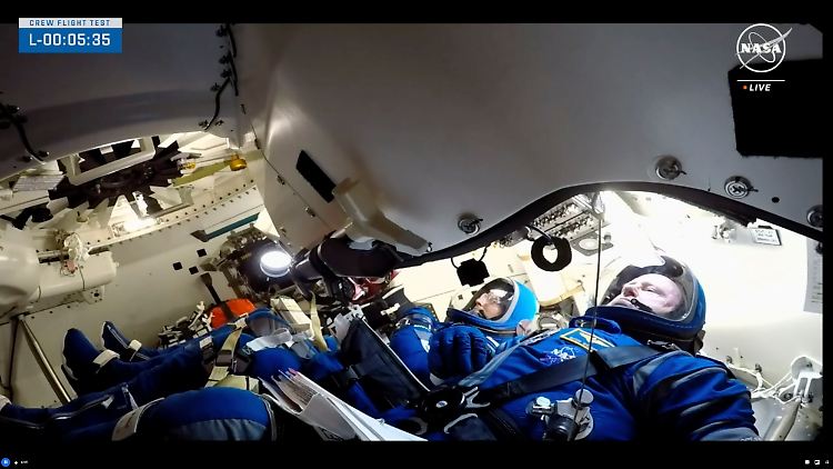 Ursprünglich sollten die beiden Astronauten Wilmore und Williams am 26. Juni die Rückreise antreten.