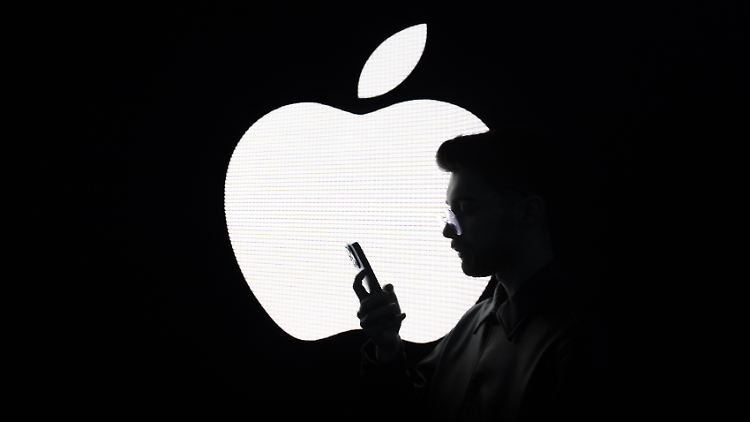 Apple führt Gespräche mit verschiedenen Konzernen, deren KI in die Systeme des Tech-Riesen integriert werden könnten. 