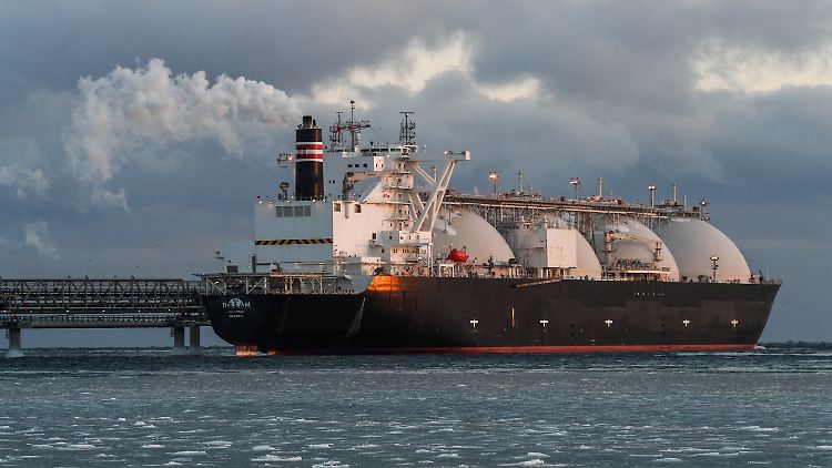 Ein von der russischen Agentur Tass zur Verfügung gestelltes Bild zeigt einen LNG-Tanker.