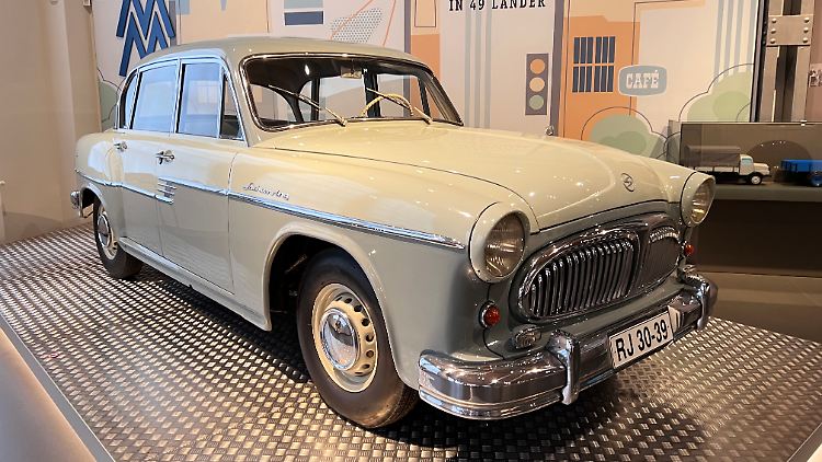 Für die politische Prominenz der DDR: die Limousine Sachsenring P 240 aus Zwickau (1958).
