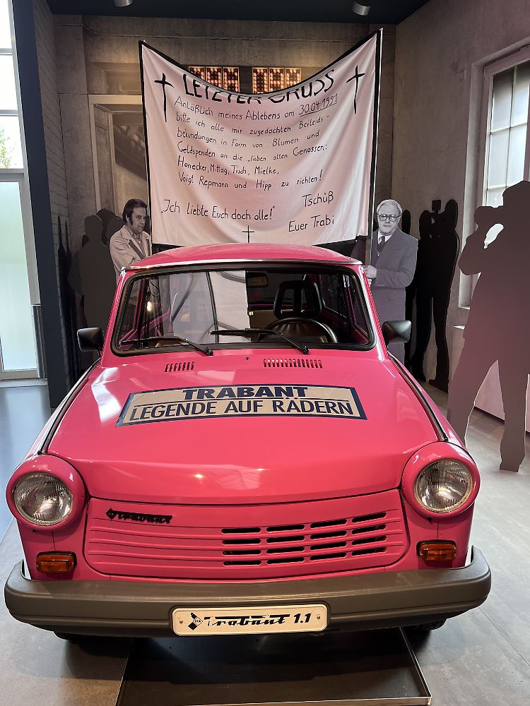 Der VW-Viertaktmotor konnte den Trabant nicht retten. Mit dem Untergang der DDR kam für den Kunststoff-Kleinwagen das Aus.