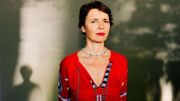 Annabelle Gräfin von Oeynhausen - im Hippiekleid fühlt sie sich auf jeden Fall wohler als im Kostüm.