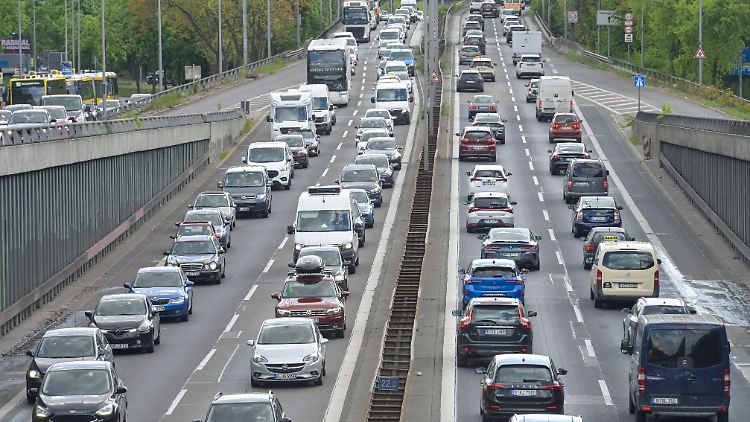 Berlin ist auch Deutschlands Stau-Hauptstadt. Wer über Autobahnen wie die A111 fährt, braucht gute Nerven.