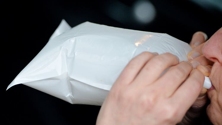 Mit Atem- oder Bluttests lässt sich der Alkoholwert im Körper messen. 