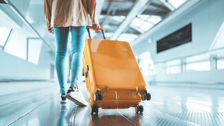 Muss der Urlaub vorzeitig abgebrochen werden, kann das doppelt wehtun: Wegen verloren gegangener Urlaubstage und dem bereits gezahlten Geld.