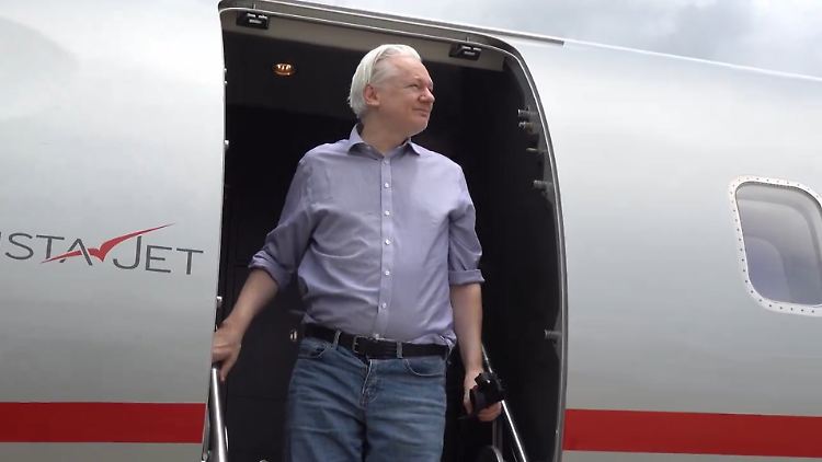Julian Assange landet nach seiner Freilassung aus dem Londoner Gefängnis in Bangkok.