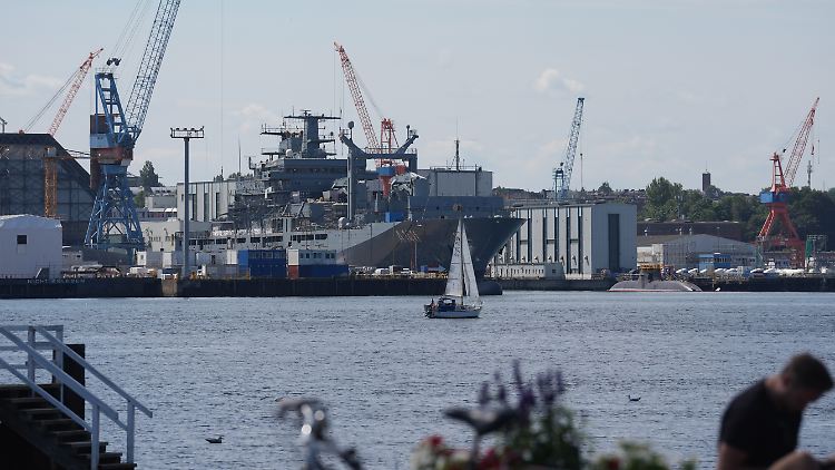 Blick auf die Werft ThyssenKrupp Marine Systems in Kiel. 