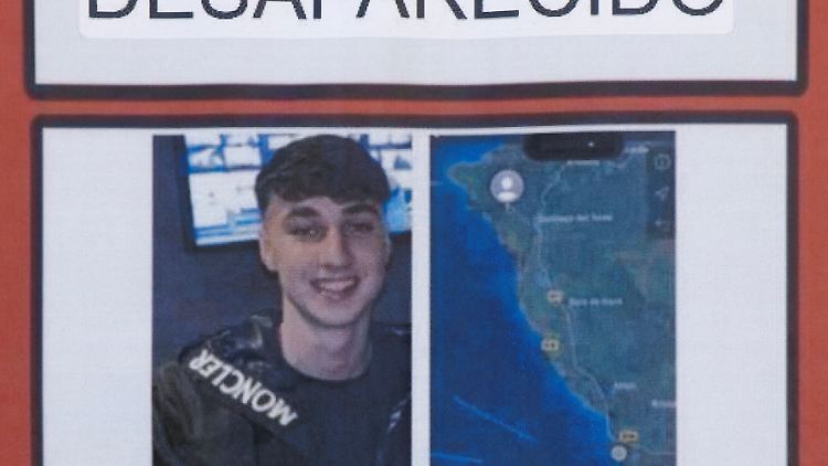 Mit Fahndungsplakaten wird nach dem britischen Teenager gesucht.