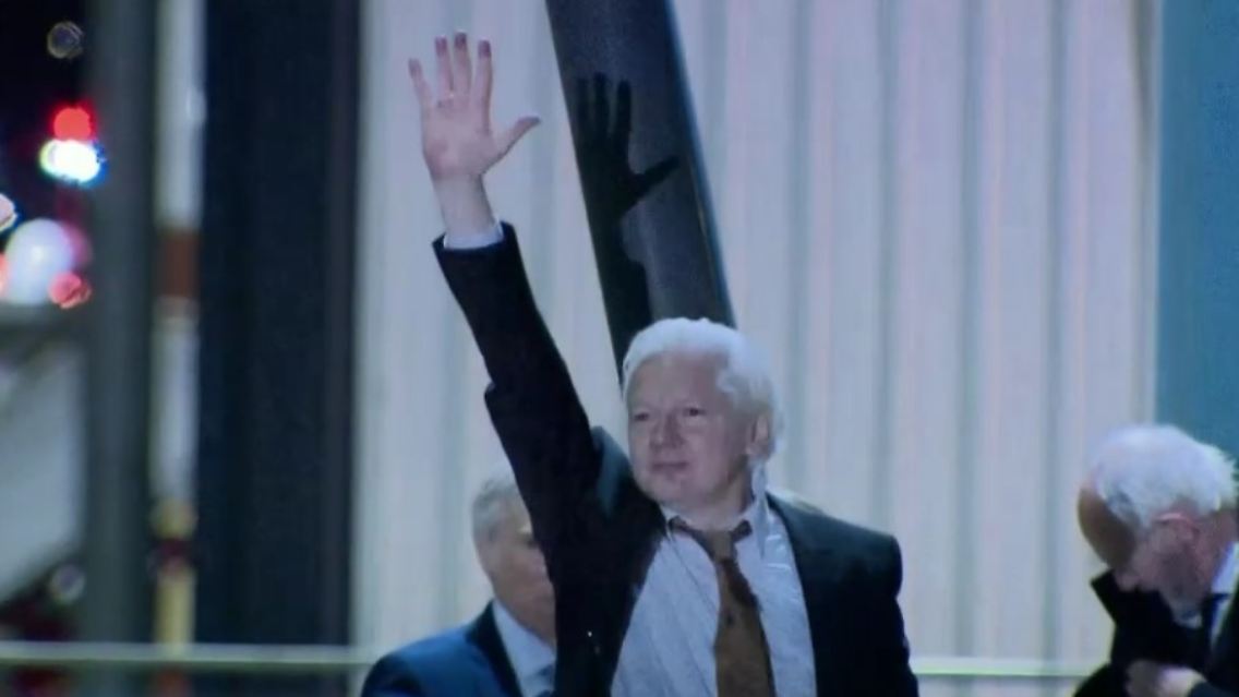Julian Assange nach 14 Jahren in Australien.jpg