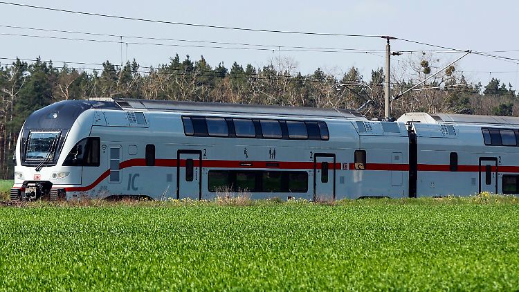 Angeblich stehen mehrere IC-Verbindungen auf der Streichliste - die Bahn weist dies zurück.
