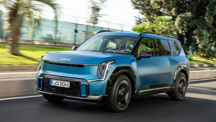 Der Kia EV9 fährt weit und lädt schnell.