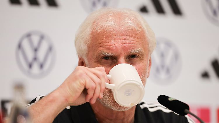 Er ist völlig entspannt: Rudi Völler.