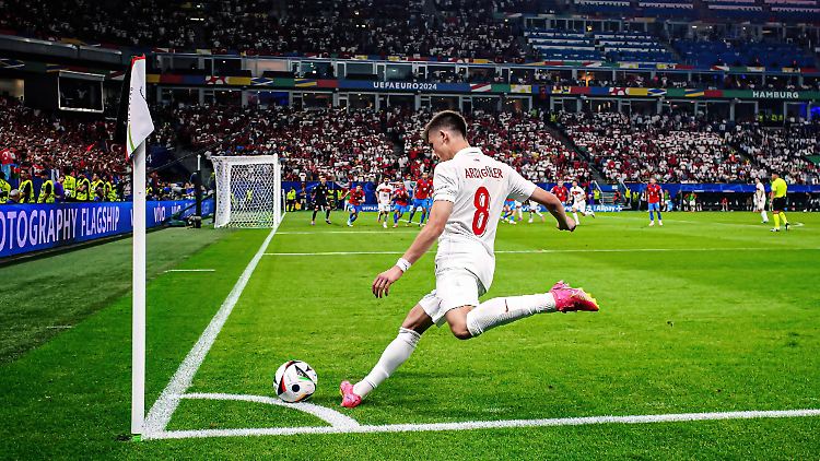 Arda Güler steht mit der Türkei im EM-Achtelfinale, obwohl er gegen Tschechien das Tor verfehlte.