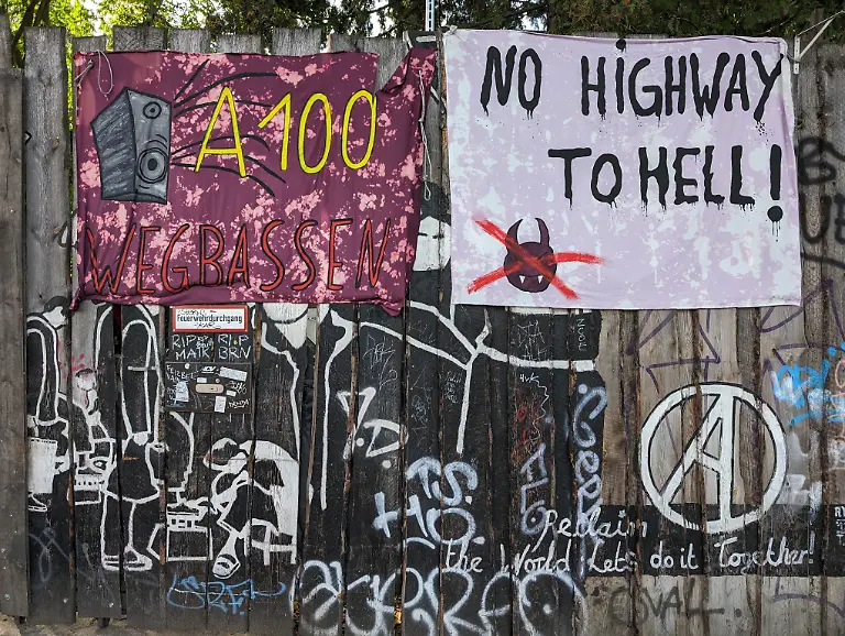 PXL-20231008-124251934