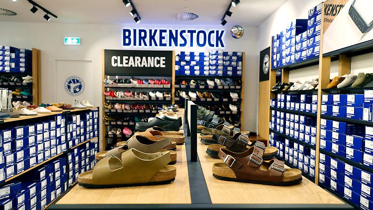 Birkenstock-Chef Reichert sieht die Veräußerung positiv und hofft, die Investorenbasis zu erweitern.