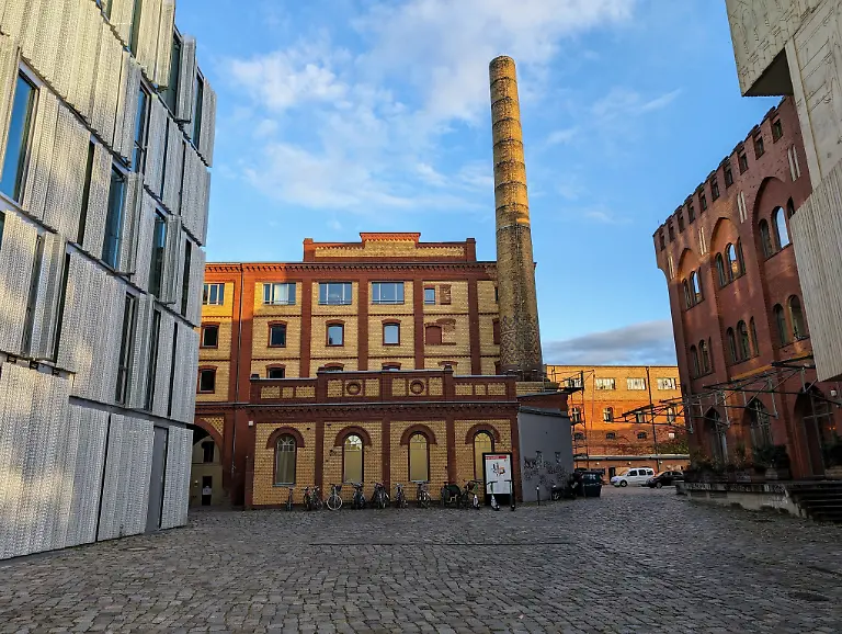 PXL-20231005-154649275-3