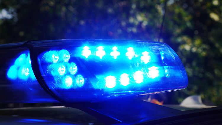 Nach dem Täter wird gefahndet.