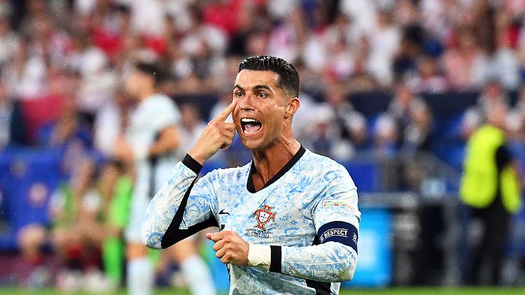 Vom Selfie-Wahnsinn bei der EM genervt: Cristiano Ronaldo.