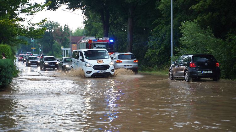 In Detmold fielen in kurzer Zeit rund 100 Liter Niederschlag.