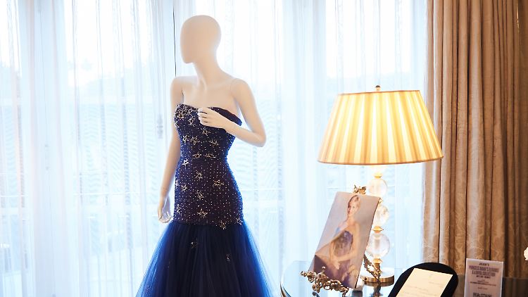 Für 780.000 Dollar wurde dieses Kleid von Designer Murray Arbeid versteigert. 
