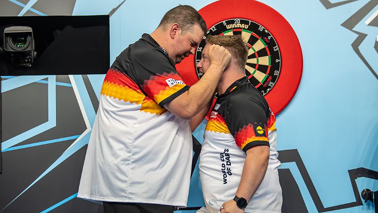 Erleichtert nach dem Auftaktsieg bei der Team-WM: Gabriel Clemens und Martin Schindler