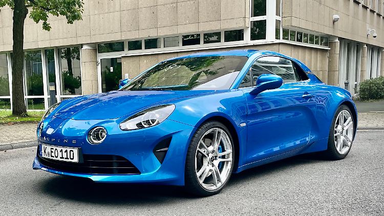 Auch nach rund sechs Jahren Bauzeit wirkt die moderne A110 kein bisschen alt.